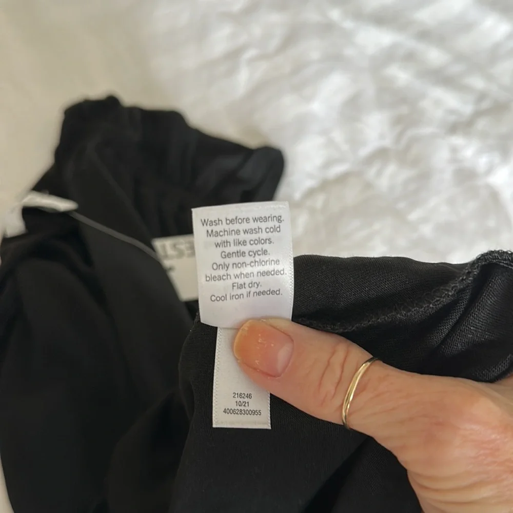 Nine West Short Sleeved V-Neck Ruched Detail Top - Picture 8 of 8